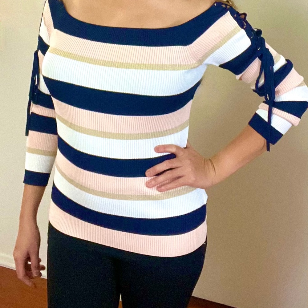 Scripted Striped Lace Side Up Women's Knit Top in Medium Size